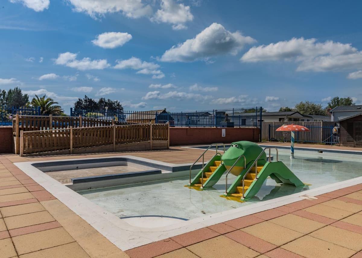 Riverside Caravan Holiday Park 博格诺里吉斯 外观 照片