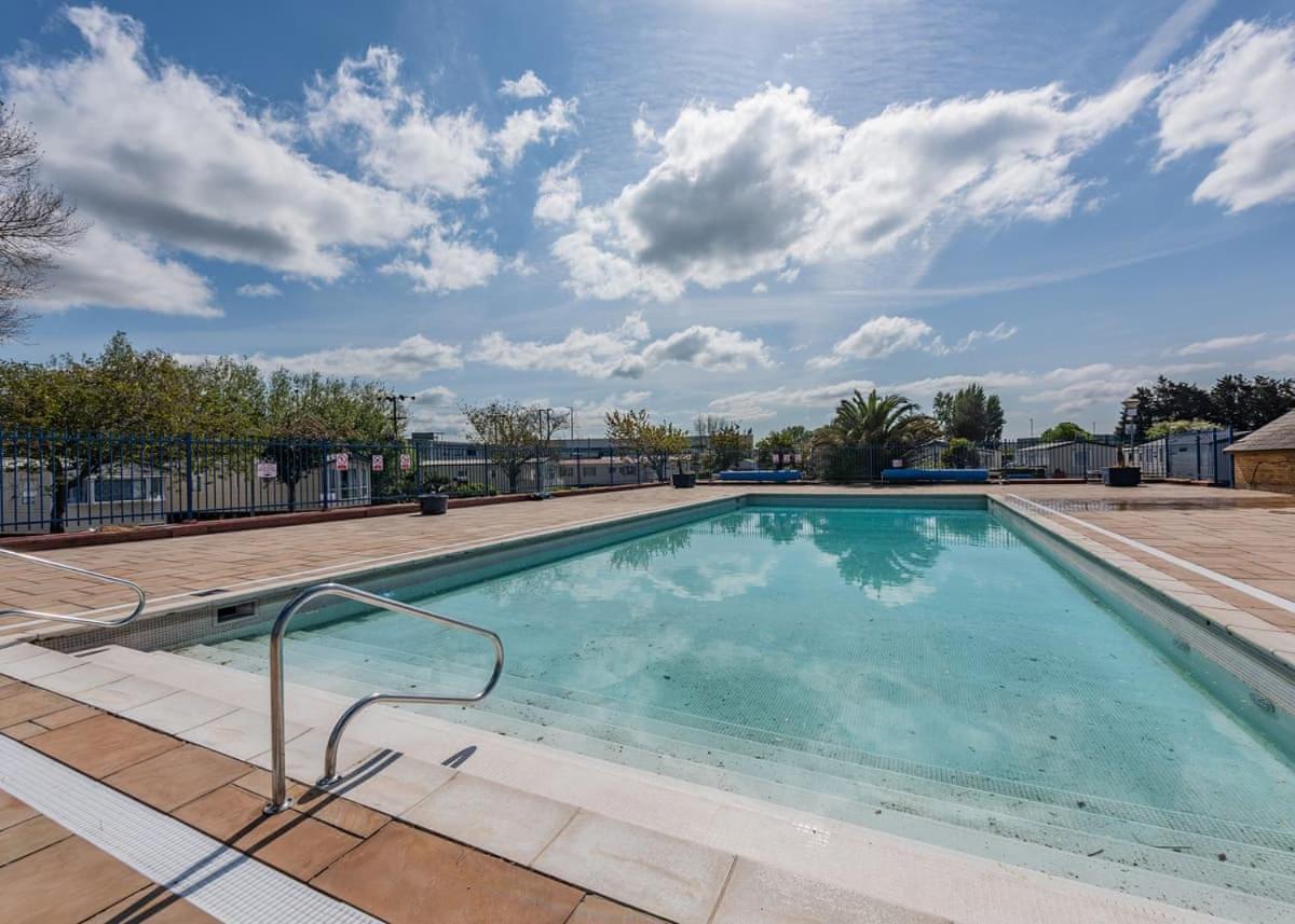 Riverside Caravan Holiday Park 博格诺里吉斯 外观 照片