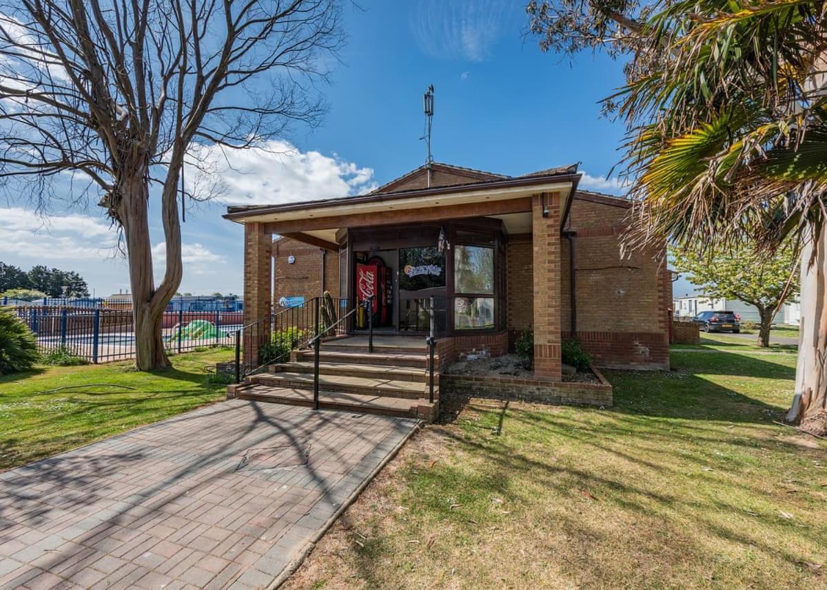 Riverside Caravan Holiday Park 博格诺里吉斯 外观 照片